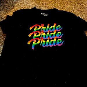 Gap pride tee